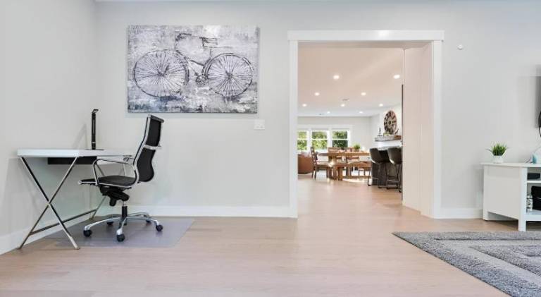 Renovated & Sophisticated Home Near Beach & Shops! — photo 2