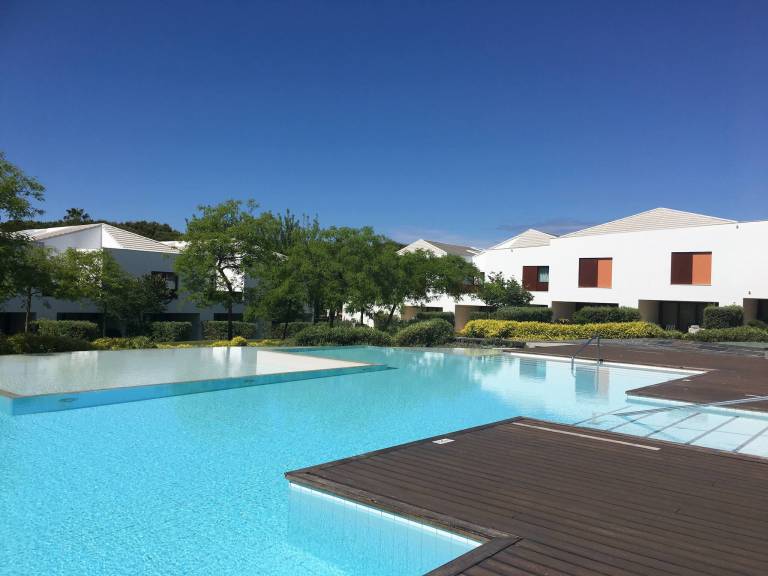 Children-friendly beautiful vacation home with hot tub, pool & sauna | Garden view | Close to the beach | Pets allowed in Albufeira