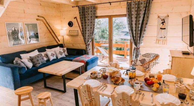 Chalet with patio, barbecue & yard — photo 3