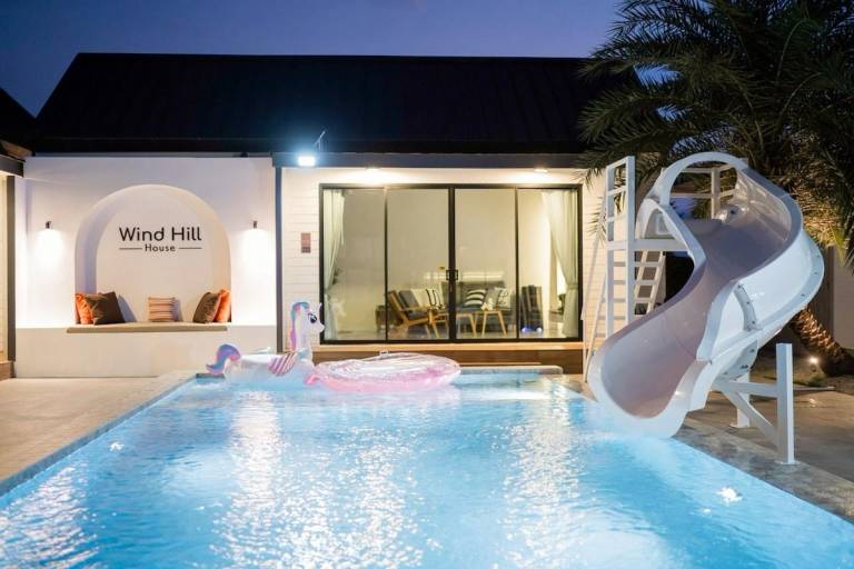 Villa with 5 rooms for 16 persons in Sattahip