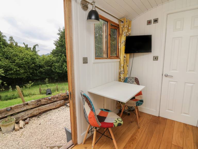 Cottage with yard & barbeque — photo 3