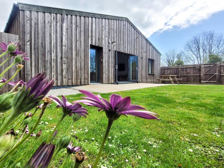 Fully equipped lodge with yard | Beach nearby | Pets are welcome in Penzance