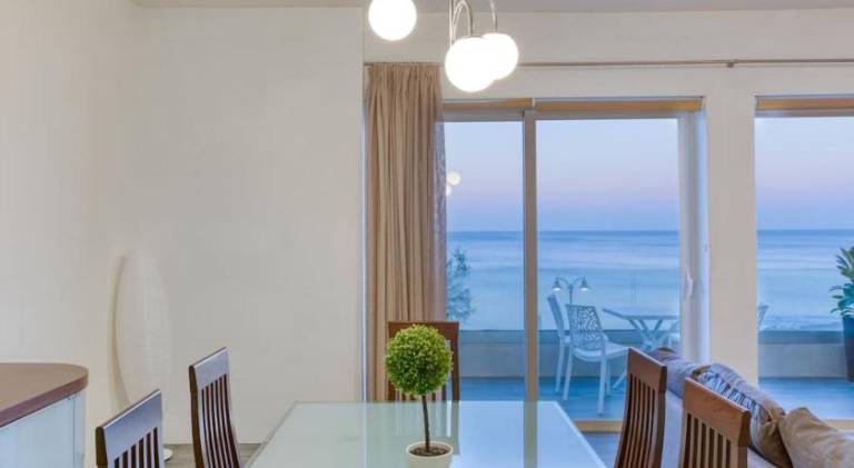 Luxury Waterfront Stay in Prime Sliema Area — photo 3