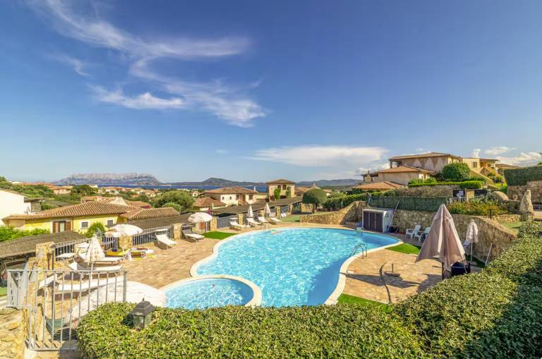 Apartment with pool, yard & terrace | Beach view — photo 2