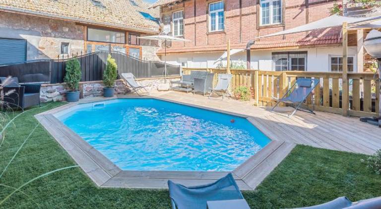 Vacation home with patio, garden & pool — photo 3