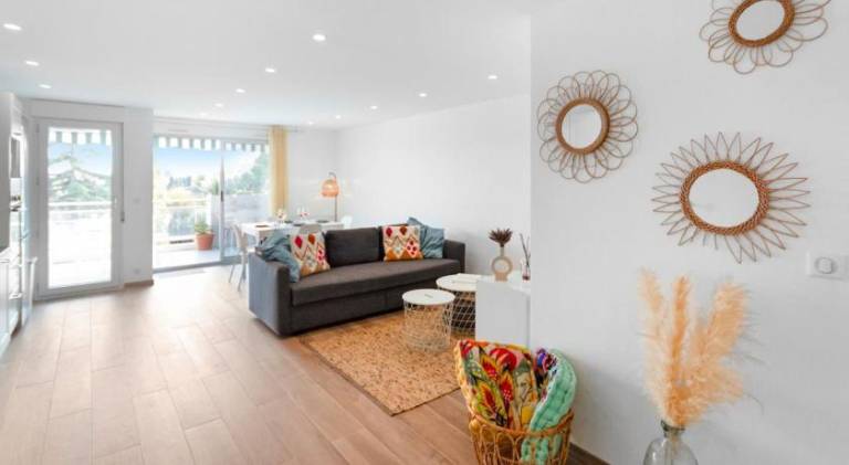 Fully equipped apartment with terrace | Pets are welcome in Valbonne