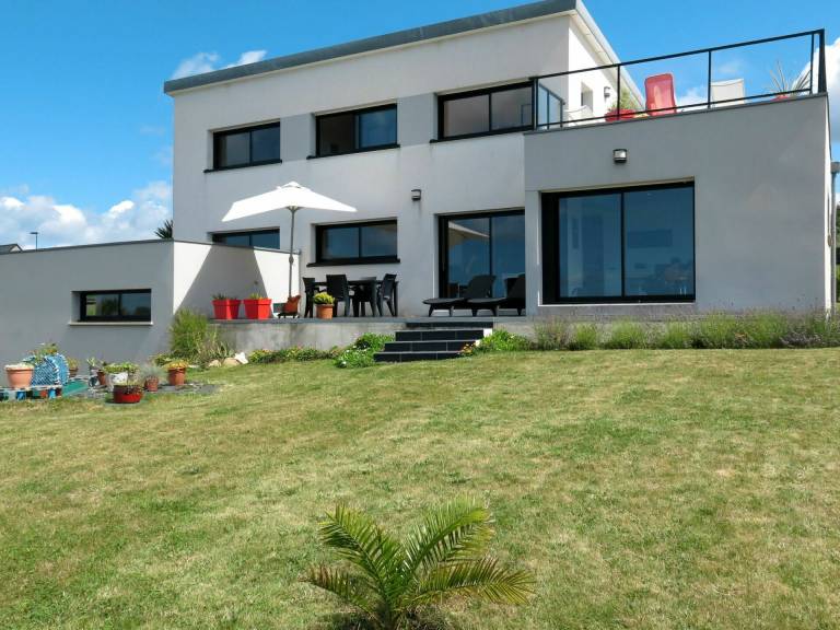 House  Dinéault