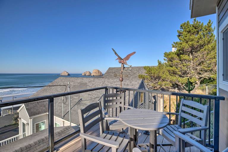 Exquisite Oceanside House w/ Pacific Views & Deck! — photo 2