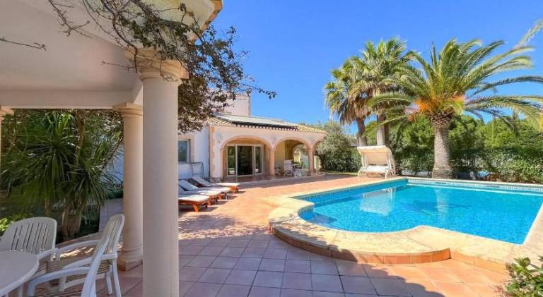 Villa with pool in Denia