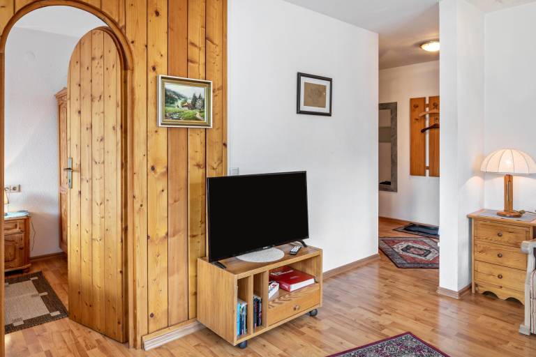 Lovely rental apartment with fast internet & yard | Garden view | Pet-friendly — photo 5