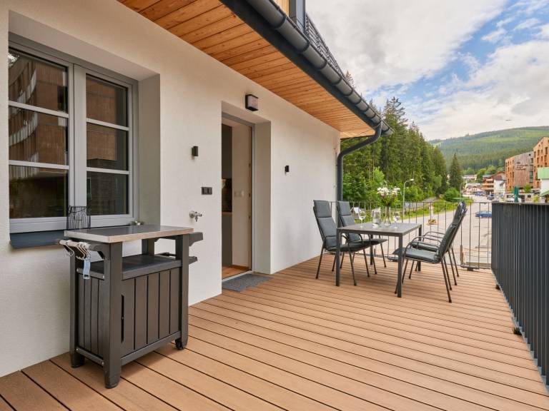 Mountain Bliss Lounge & Grill Terrace — photo 4