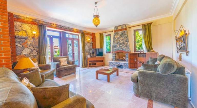 Villa with patio, yard & private pool | Suitable for remote work — photo 2