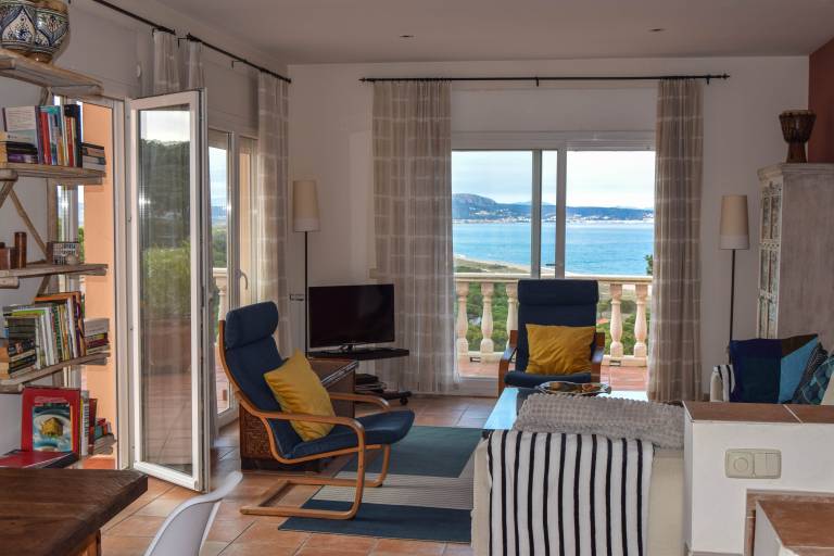 Villa with Pool and Spectacular Sea Views — photo 2