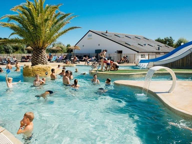 Family-oriented mobile home with heated pool & terrace | Beach nearby | Pets allowed — photo 3