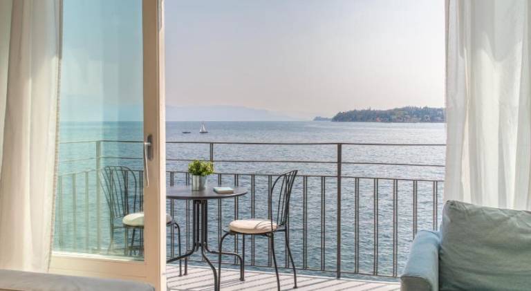 Luxury Lake View Apartments in Gardone Riviera