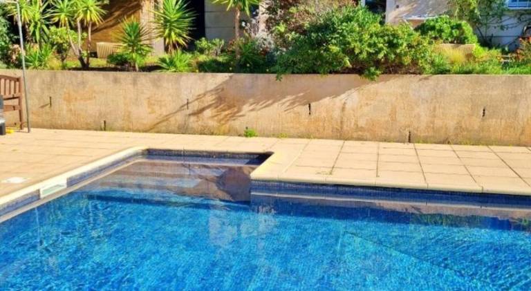 Holiday apartment with pool in Calvi