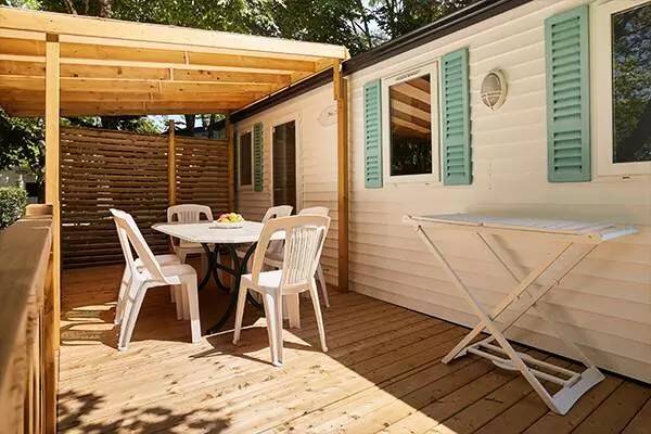 Campsite Le Mas de Sireuil - Mobile home Classic 2 bdr. 4/6 pers. Covered Decking — photo 3