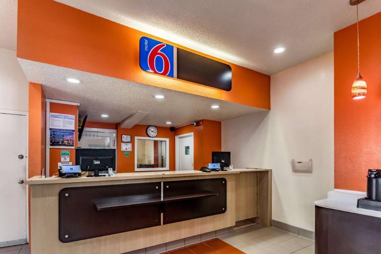 Motel 6 Raleigh, NC Cary — photo 4