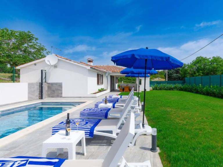 Casa  Plomin Luka
