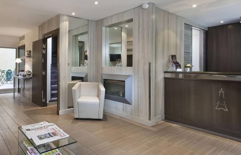 Hotel Longchamp Elysees in Puteaux