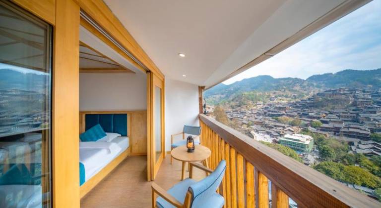 Xijiang Yunting Light Luxury Panoramic Hotel — photo 2