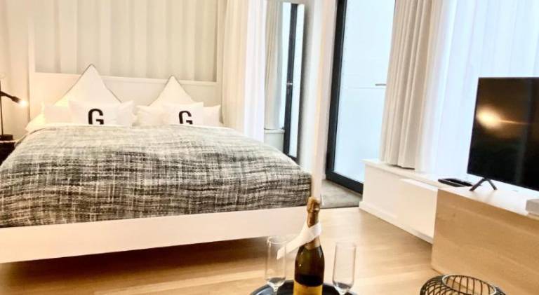 Holiday apartment with yard | Near Karlstor | Suitable for remote work | Dogs allowed in Munich