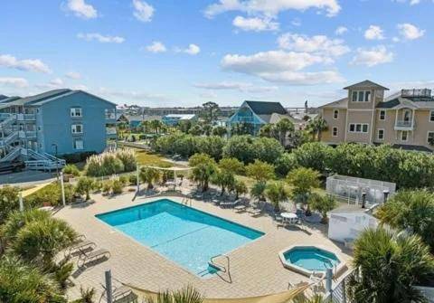 Apartment with pool & hot tub in Carolina Beach, NC