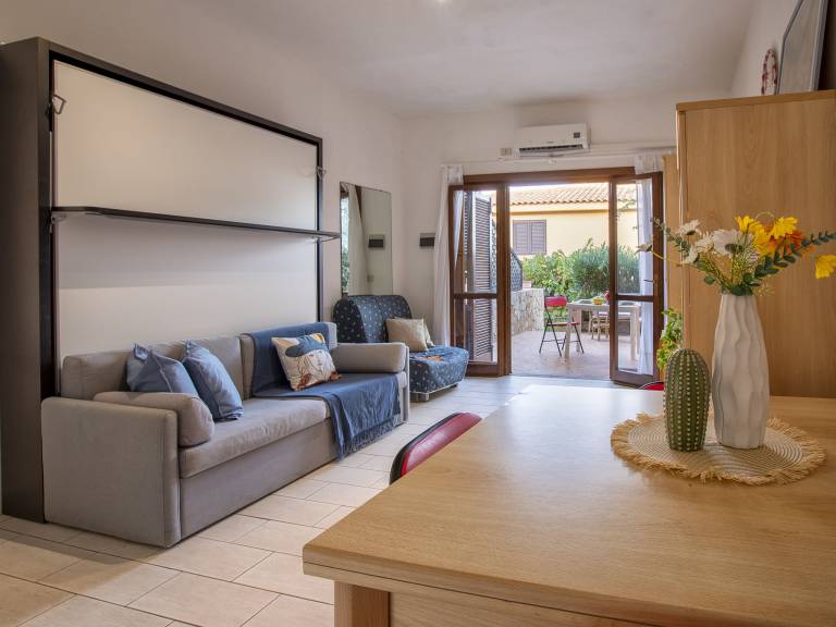 Apartment with patio & garden — photo 3