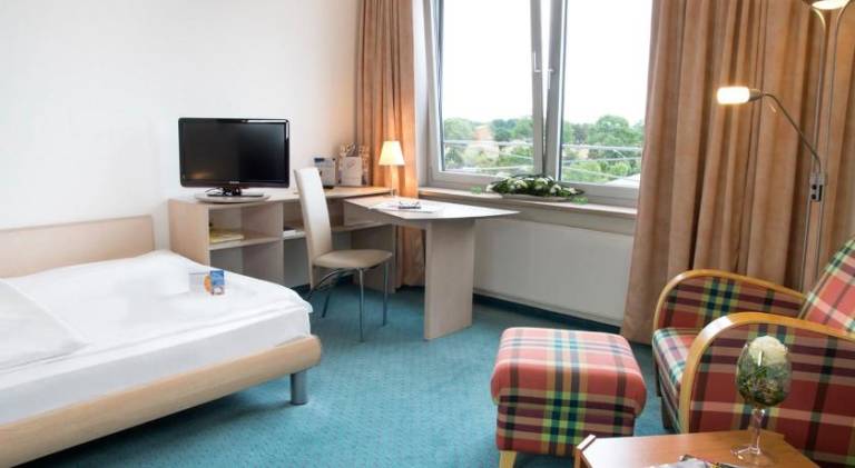 Charming serviced apartment with sauna, yard & hot tub | Dogs allowed — photo 2