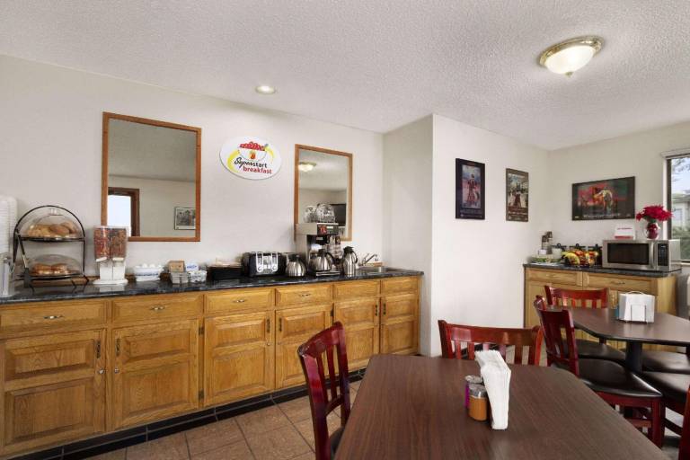 Super 8 By Wyndham Williams Lake Bc — photo 4