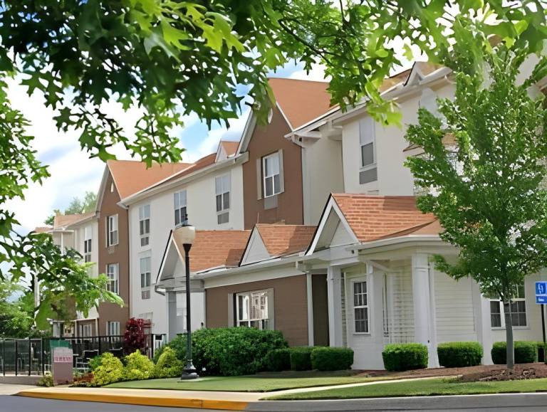 Suburban Studios Blue Ash-Cincinnati in Sharonville, OH