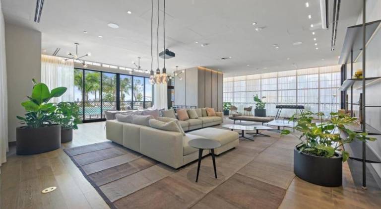 Serviced apartment with terrace & pool | Next to Bayside Marketplace | Dogs allowed — photo 4