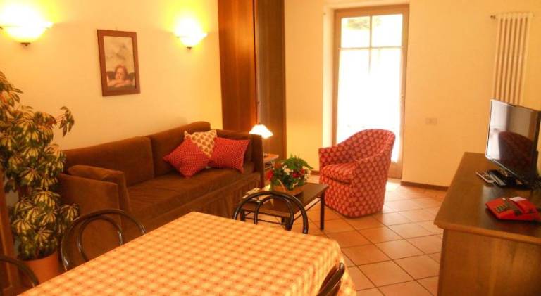 Serviced apartment with garden, patio & barbeque | Good for workation — photo 2