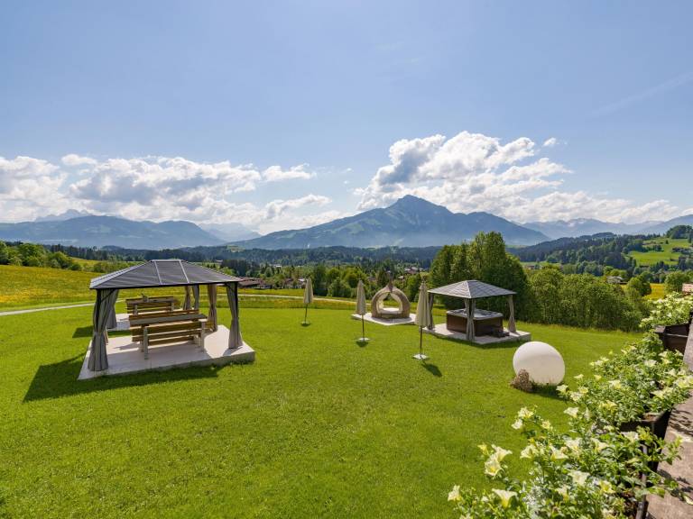 Family-friendly rental apartment with patio, garden & jacuzzi | Pets allowed — photo 4