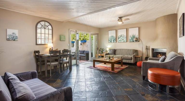 Apartment with pool | Pets allowed in Scottsdale, AZ