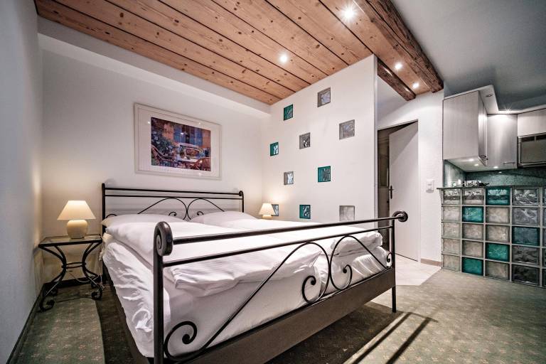 Family-oriented rental apartment with patio, pool & sauna | Pets allowed in Arosa