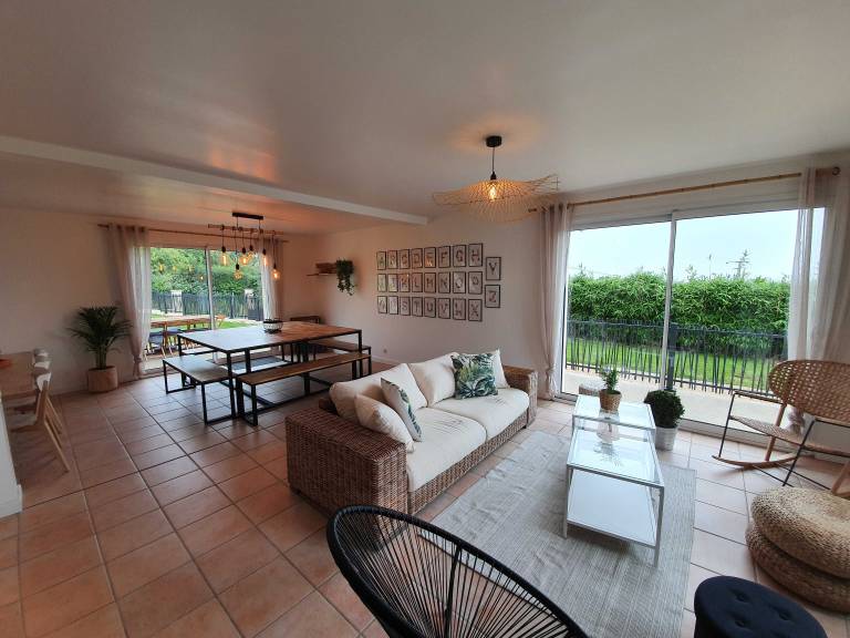 Gite with BBQ, yard & terrace — photo 5