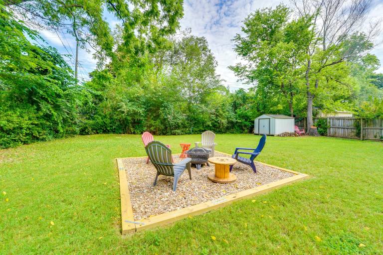 4 Mi to Dtwn: Dog-Friendly Fayetteville Home — photo 2