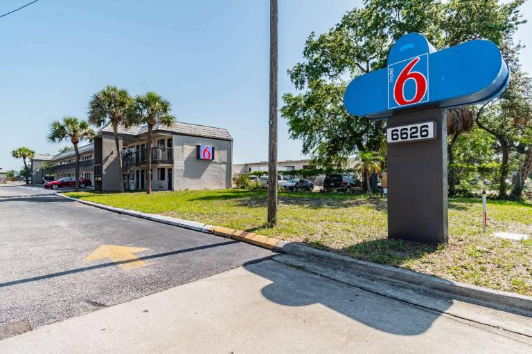 Motel 6 Tampa, FL — photo 3