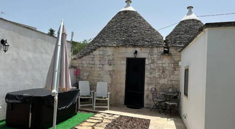 Vacation home with jacuzzi in Alberobello
