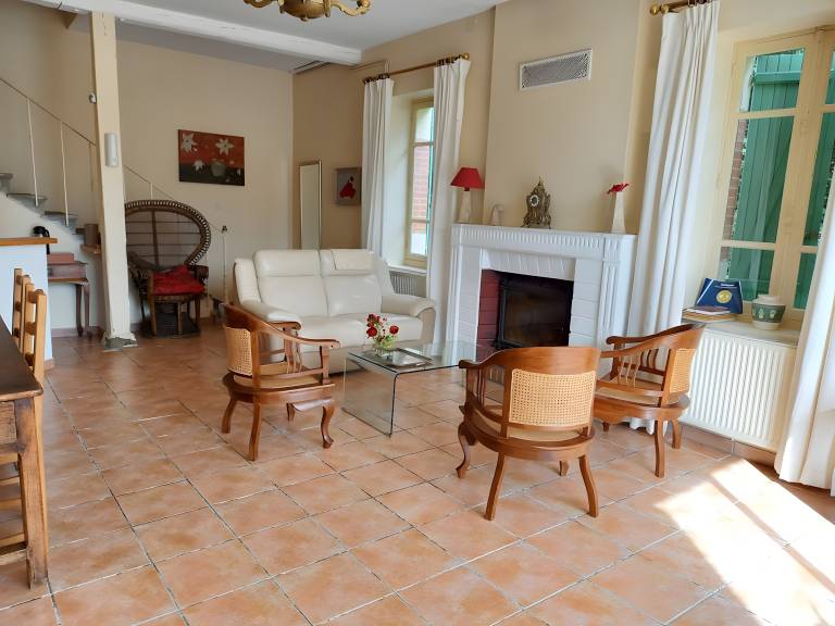 Bed and Breakfast 'Les Malvaux - Chambre Orange' with Shared Pool, Shared Terrace and Wi-Fi — photo 5