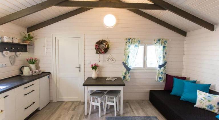 Charming lodge with BBQ, garden & terrace | Pets allowed — photo 2