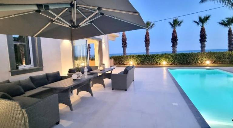 Luxury villa Lucy with pool on front of beach of Donnalucata — photo 3