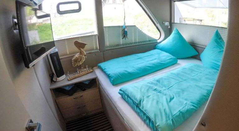 Boat with 2 rooms for 4 persons — photo 2
