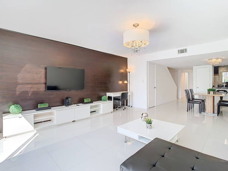 Rental apartment with yard & pool — photo 3