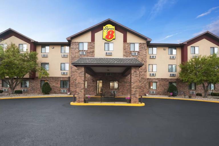 Super 8 by Wyndham Peoria in Peoria, IL