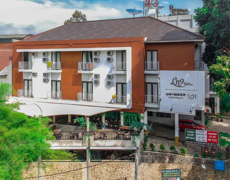 LN9 Bandung Guest House in Bandung