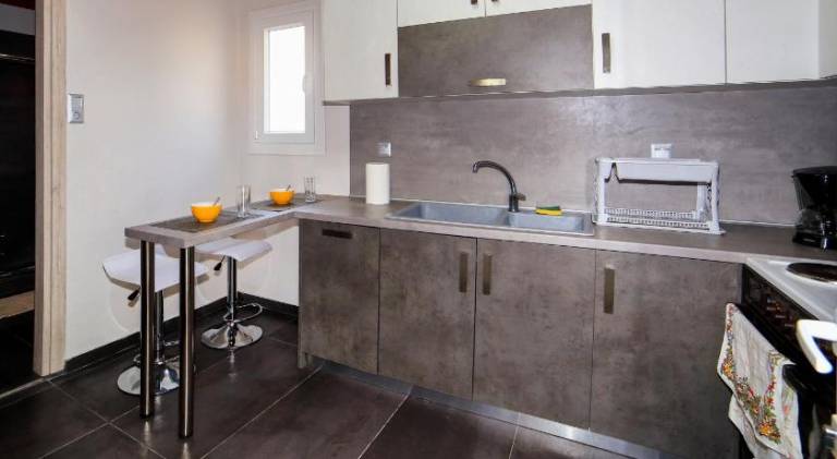 House with yard & patio | Perfect for remote work — photo 3