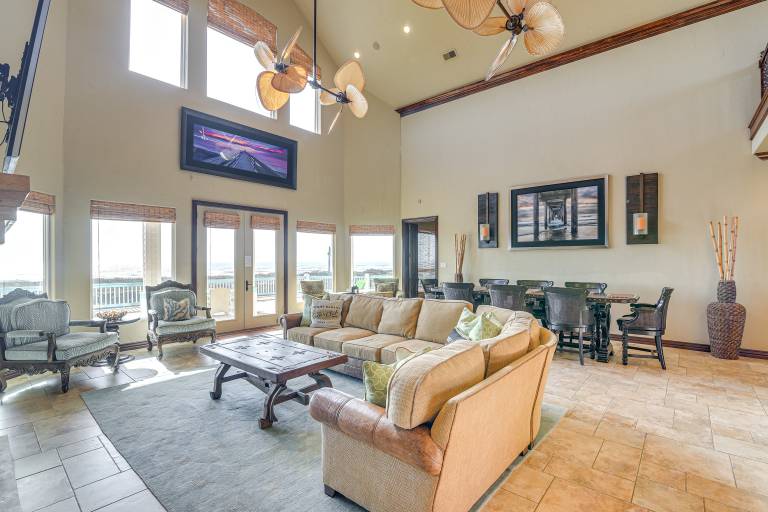 Beachfront Group Getaway on Bolivar Peninsula — photo 4