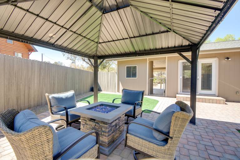 Central Prescott Home w Putting Green & Fire Pit